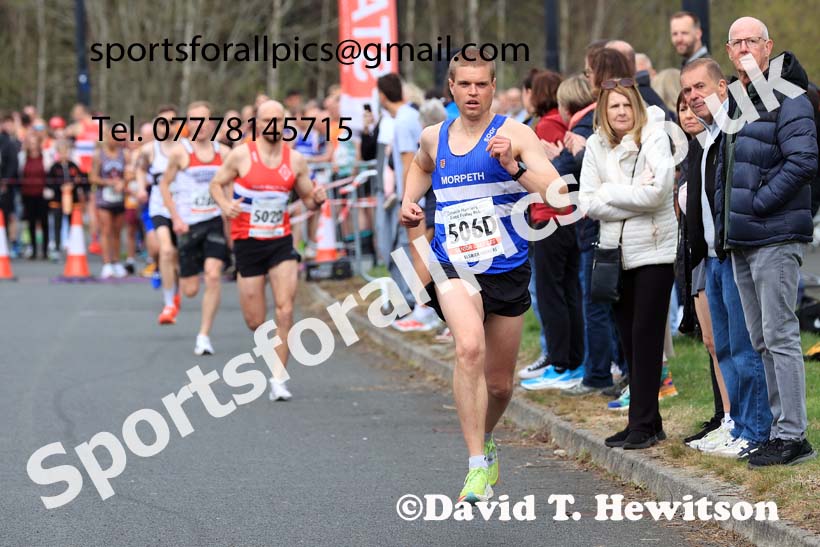 Senior mens relay, 2025 Elswick Harriers Good Friday Road Relays, Newburn, Newcastle upon Tyne. Photo: David T. Hewitson/Sports for All Pics